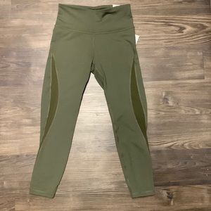 NWT Old Navy High Rise 7/8 Elevate Legging